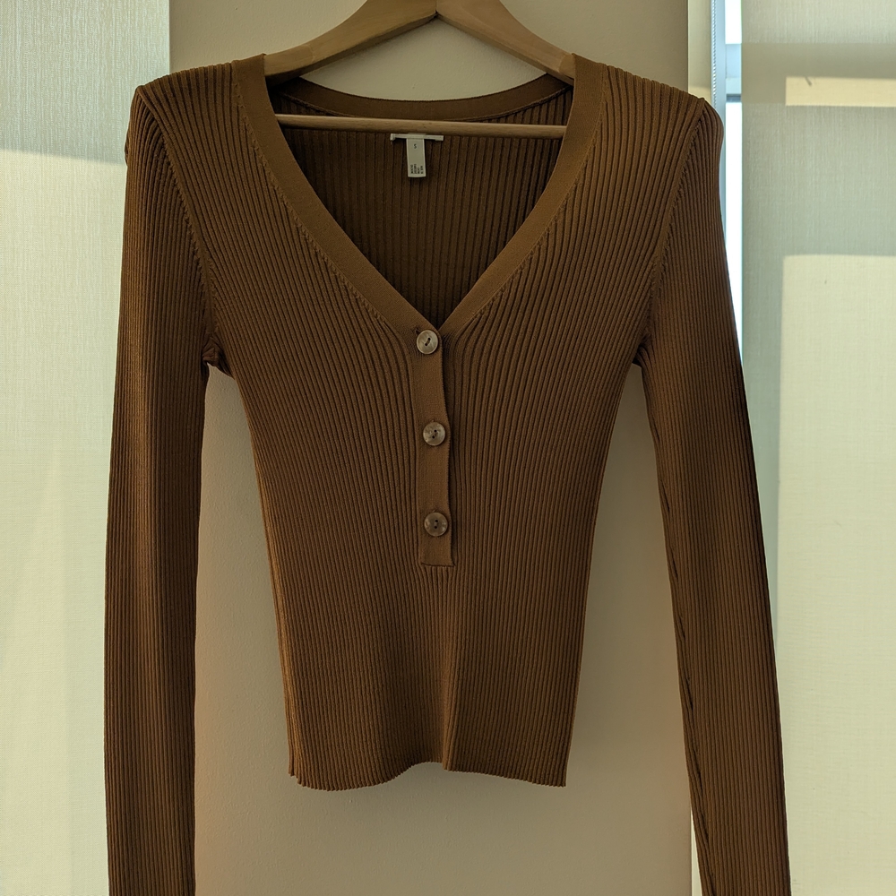 Leith V-Neck Brown Ribbed Button-Up Sweater - Picture 10 of 12